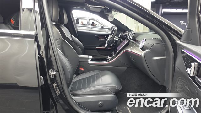Mercedes-Benz C-Class 2025 — photo 11
