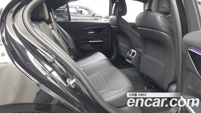 Mercedes-Benz C-Class 2025 — photo 12