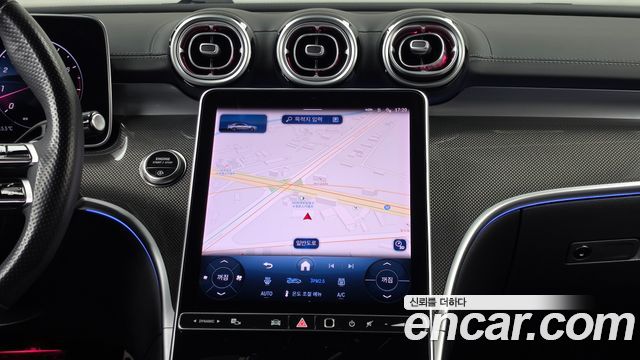 Mercedes-Benz C-Class 2025 — photo 14