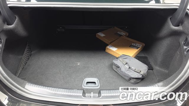 Mercedes-Benz C-Class 2025 — photo 20
