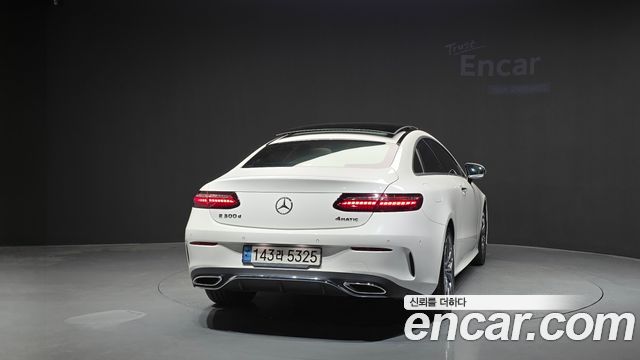 Mercedes-Benz E-Class 2023 — photo 4