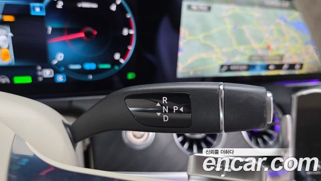 Mercedes-Benz E-Class 2023 — photo 12