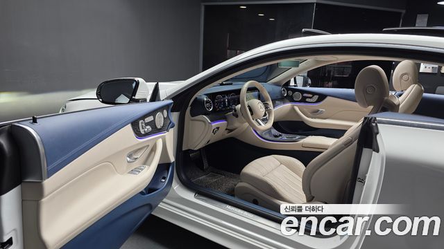 Mercedes-Benz E-Class 2023 — photo 13