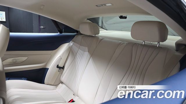 Mercedes-Benz E-Class 2023 — photo 18