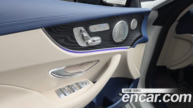 Mercedes-Benz E-Class 2023 — photo 24