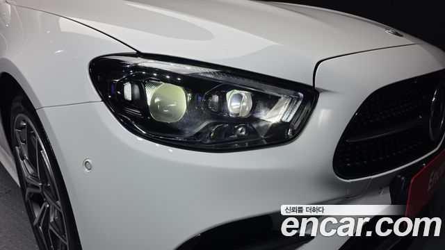 Mercedes-Benz E-Class 2023 — photo 8