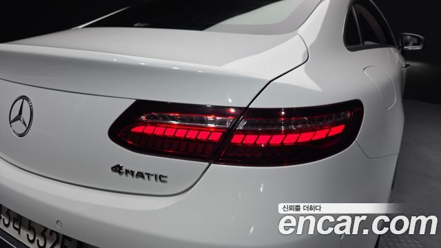 Mercedes-Benz E-Class 2023 — photo 9