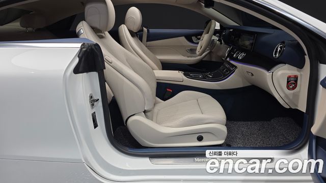 Mercedes-Benz E-Class 2023 — photo 16