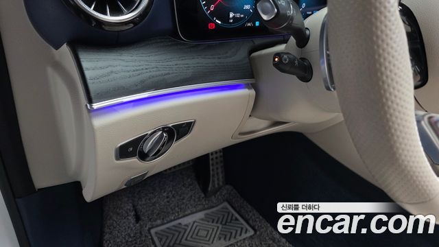 Mercedes-Benz E-Class 2023 — photo 28