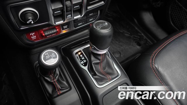 Jeep Wrangler 2019 — photo 12