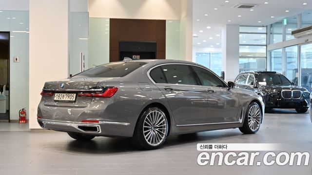 BMW 7-Series 2021 — photo 4