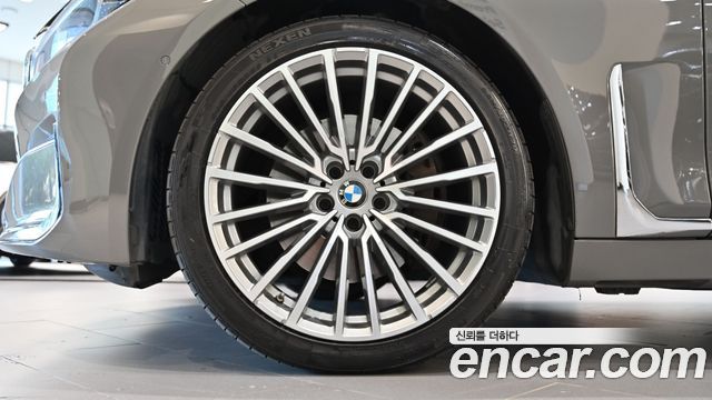 BMW 7-Series 2021 — photo 5