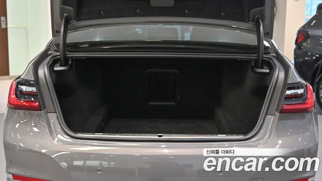 BMW 7-Series 2021 — photo 7