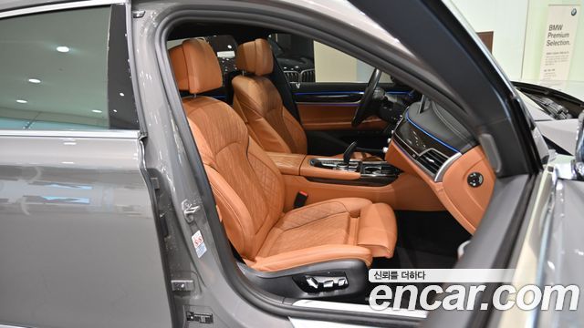 BMW 7-Series 2021 — photo 13