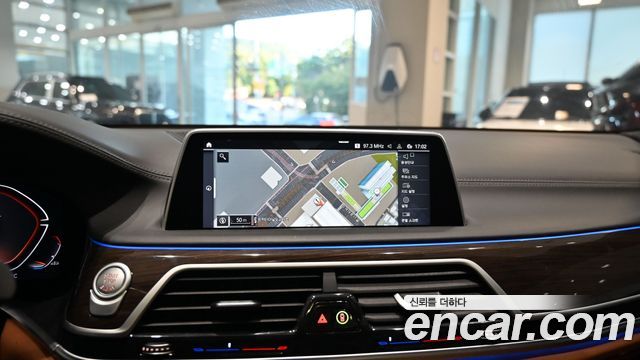 BMW 7-Series 2021 — photo 14