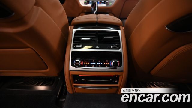 BMW 7-Series 2021 — photo 17