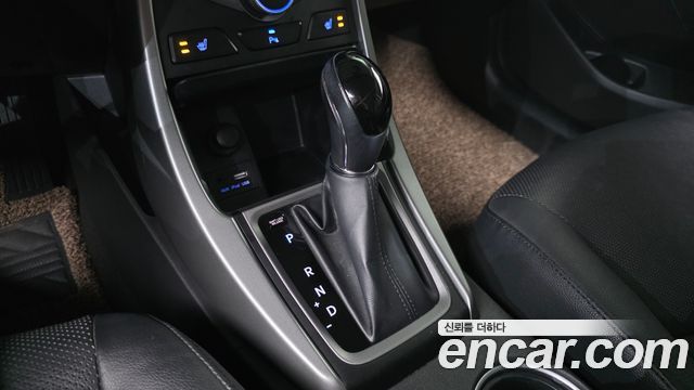Hyundai AVANTE 2015 — photo 12