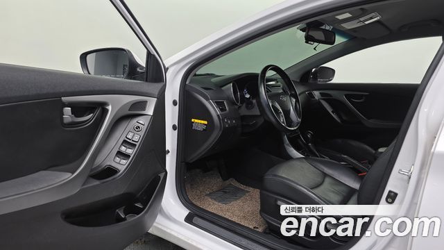 Hyundai AVANTE 2015 — photo 13