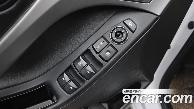 Hyundai AVANTE 2015 — photo 17