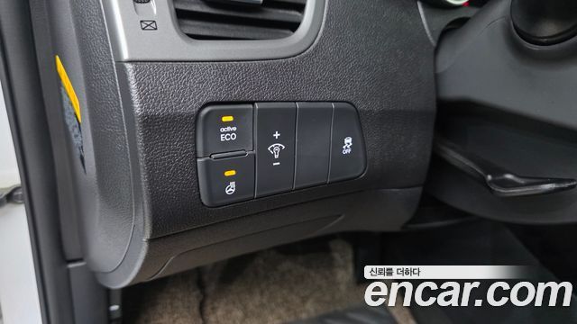 Hyundai AVANTE 2015 — photo 18
