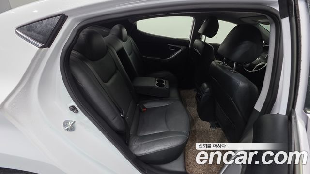 Hyundai AVANTE 2015 — photo 24