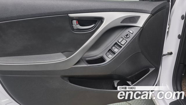 Hyundai AVANTE 2015 — photo 14
