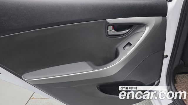 Hyundai AVANTE 2015 — photo 15