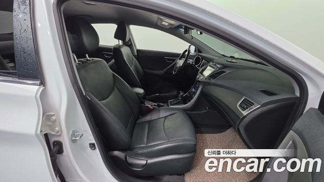 Hyundai AVANTE 2015 — photo 16