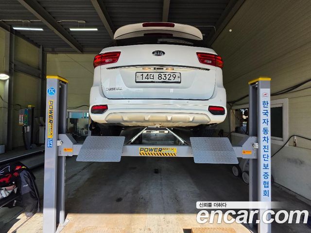 Kia Canival 2019 — photo 2
