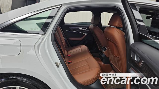 Audi A6 2022 — photo 17