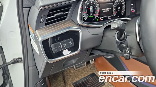 Audi A6 2022 — photo 28