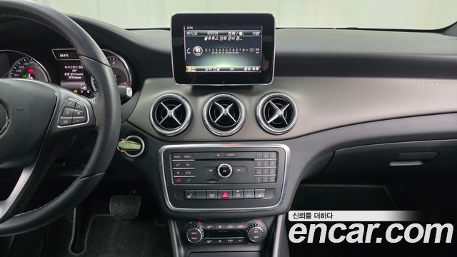 Mercedes-Benz CLA-Class 2016 — photo 14