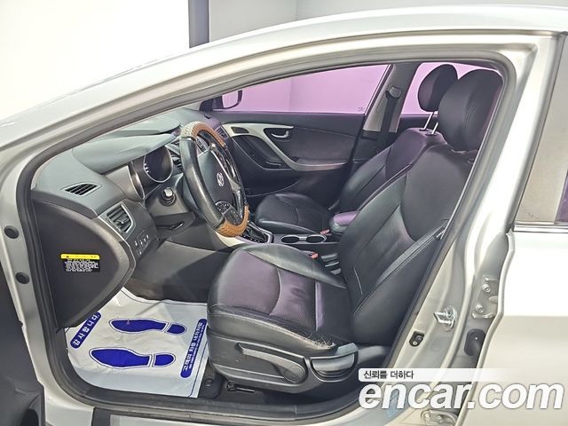 Hyundai AVANTE 2015 — photo 11
