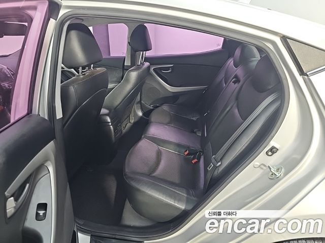 Hyundai AVANTE 2015 — photo 12