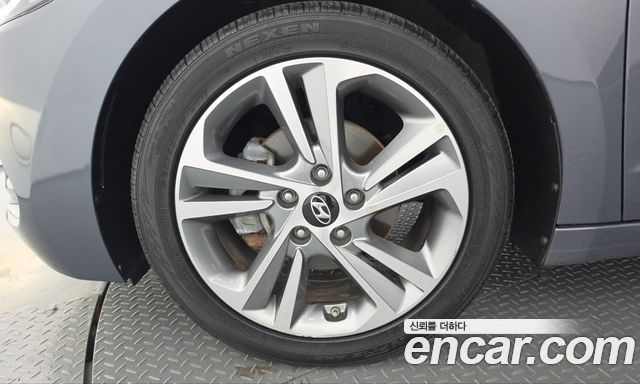 Hyundai AVANTE 2018 — photo 5