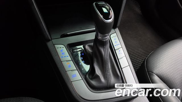 Hyundai AVANTE 2018 — photo 12