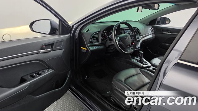 Hyundai AVANTE 2018 — photo 13