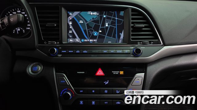 Hyundai AVANTE 2018 — photo 18