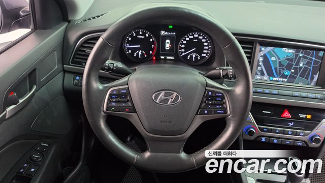 Hyundai AVANTE 2018 — photo 19