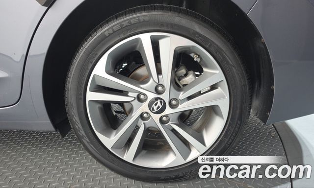 Hyundai AVANTE 2018 — photo 7