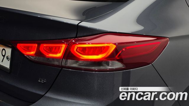 Hyundai AVANTE 2018 — photo 9