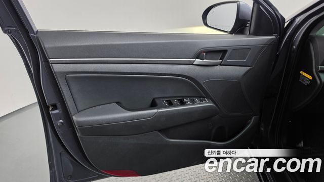 Hyundai AVANTE 2018 — photo 14