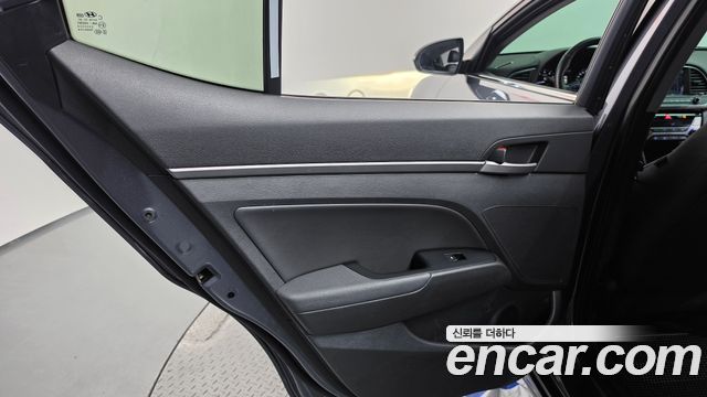 Hyundai AVANTE 2018 — photo 15