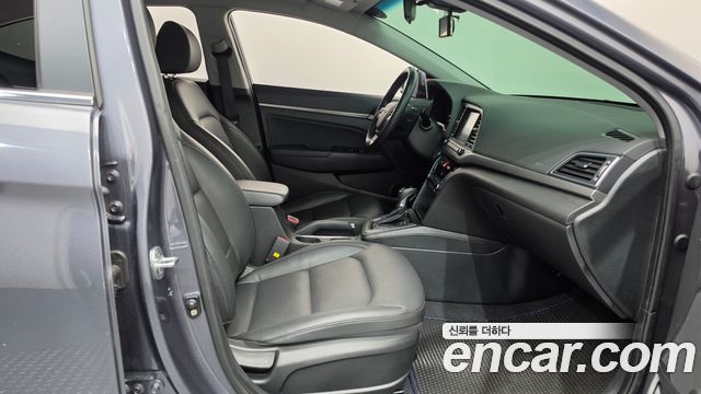 Hyundai AVANTE 2018 — photo 16