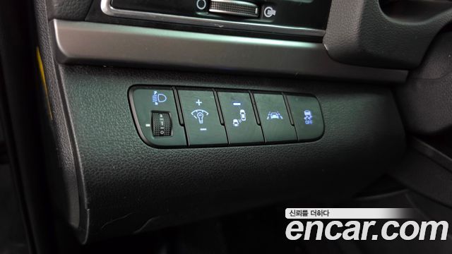 Hyundai AVANTE 2018 — photo 27