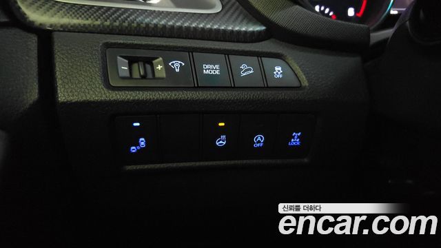 Hyundai Santafe 2018 — photo 28