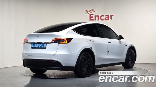 Tesla Model Y 2024 — photo 2