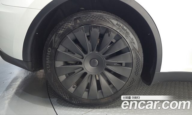 Tesla Model Y 2024 — photo 5