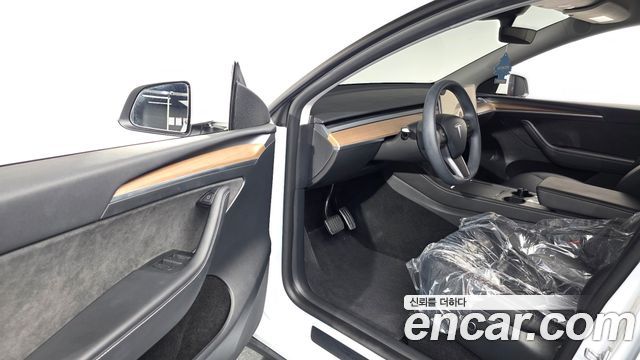Tesla Model Y 2024 — photo 13