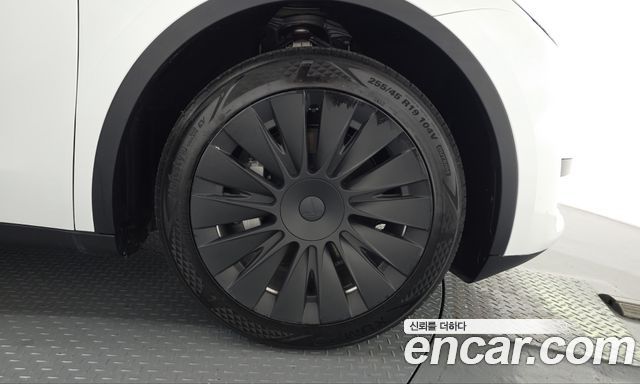 Tesla Model Y 2024 — photo 7